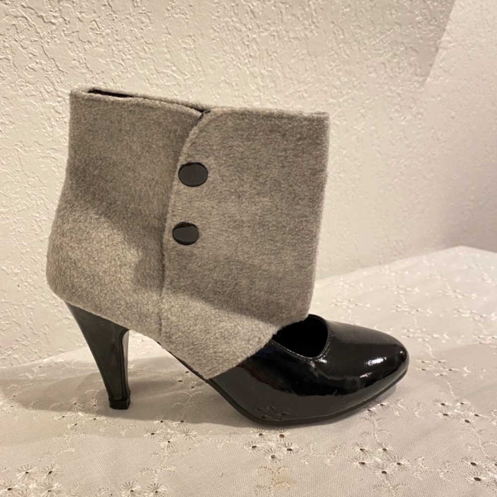 Boots - Picture 5 of 9